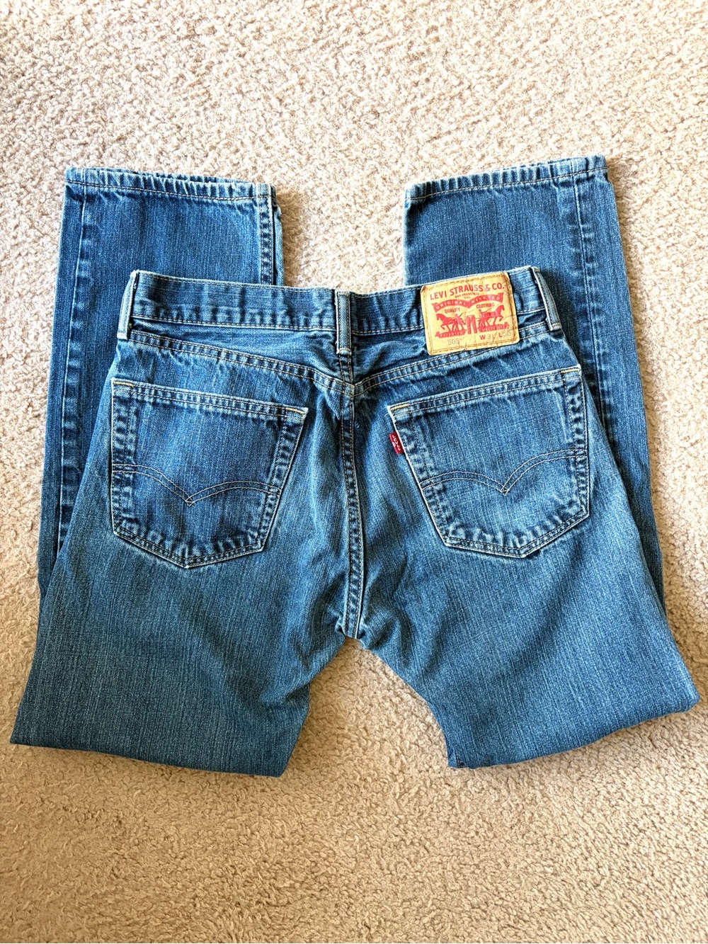 Men’s Mid-Wash Blue Cotton Levi’s Jeans